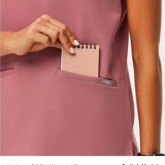 Figs mauve two pocket scrub top. Excellent condition. - Picture 4 of 9